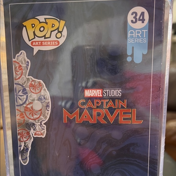 Funko Pop Captain Marvel in hard case - Picture 3 of 6